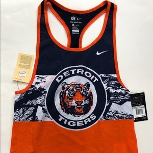 New with tags NIKE DETROIT TIGERS Women’s Tee